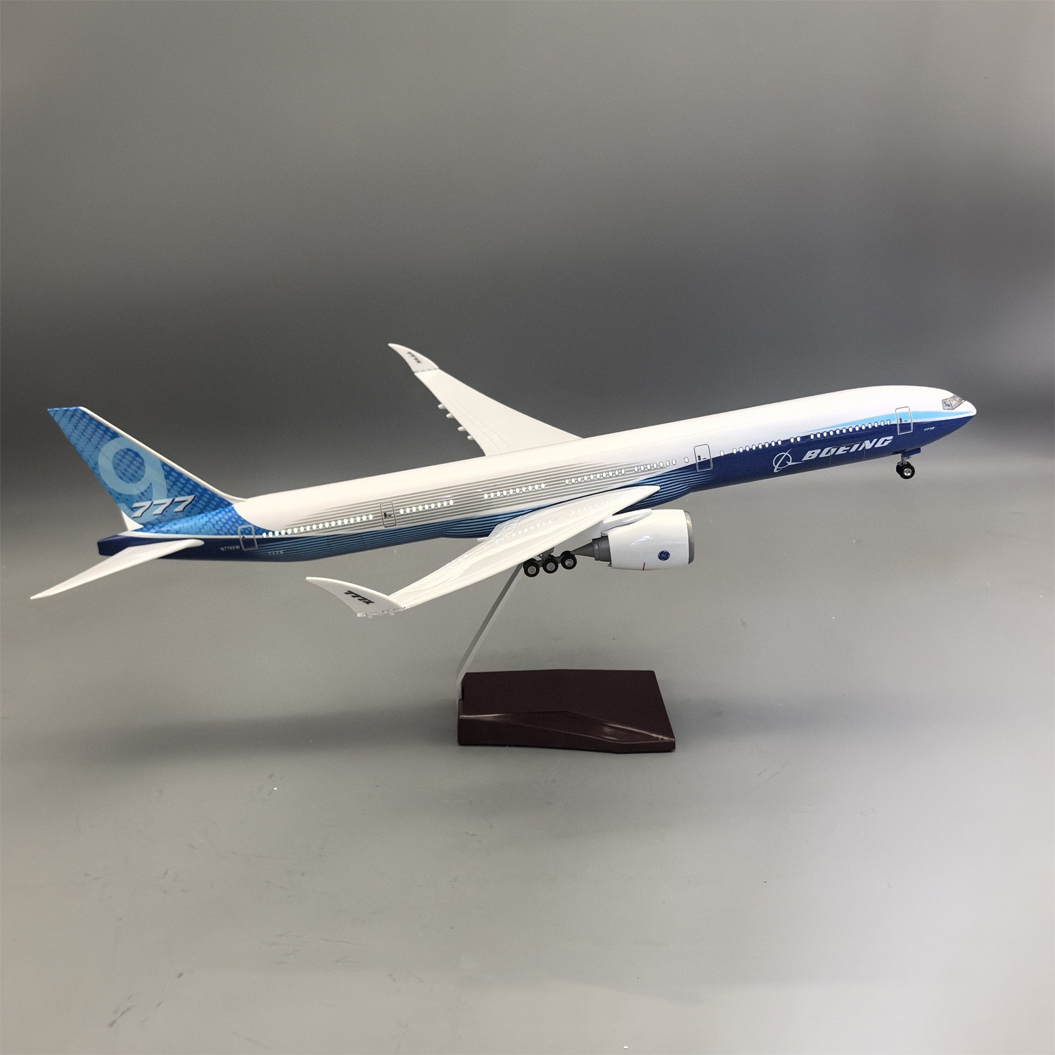 Modello di Aereo in Resina Pre - Model Kit Plane recensione e prezzo