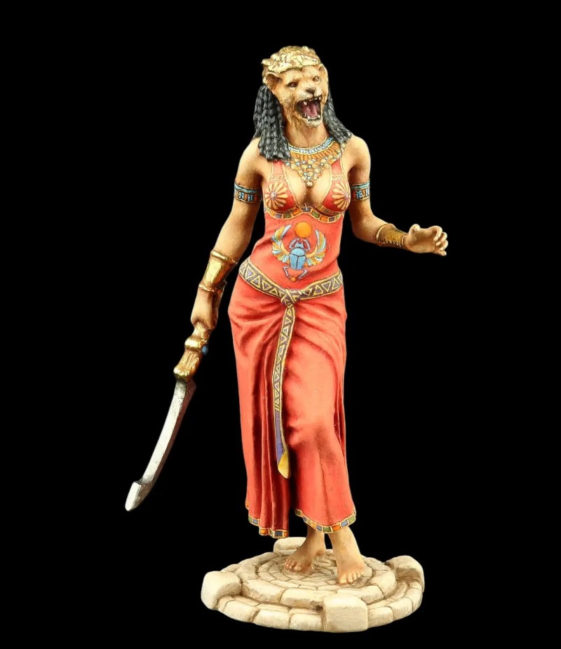 Dea egiziana Sekhmet 75mm (1/2 - Model Kit Knight recensione e prezzo