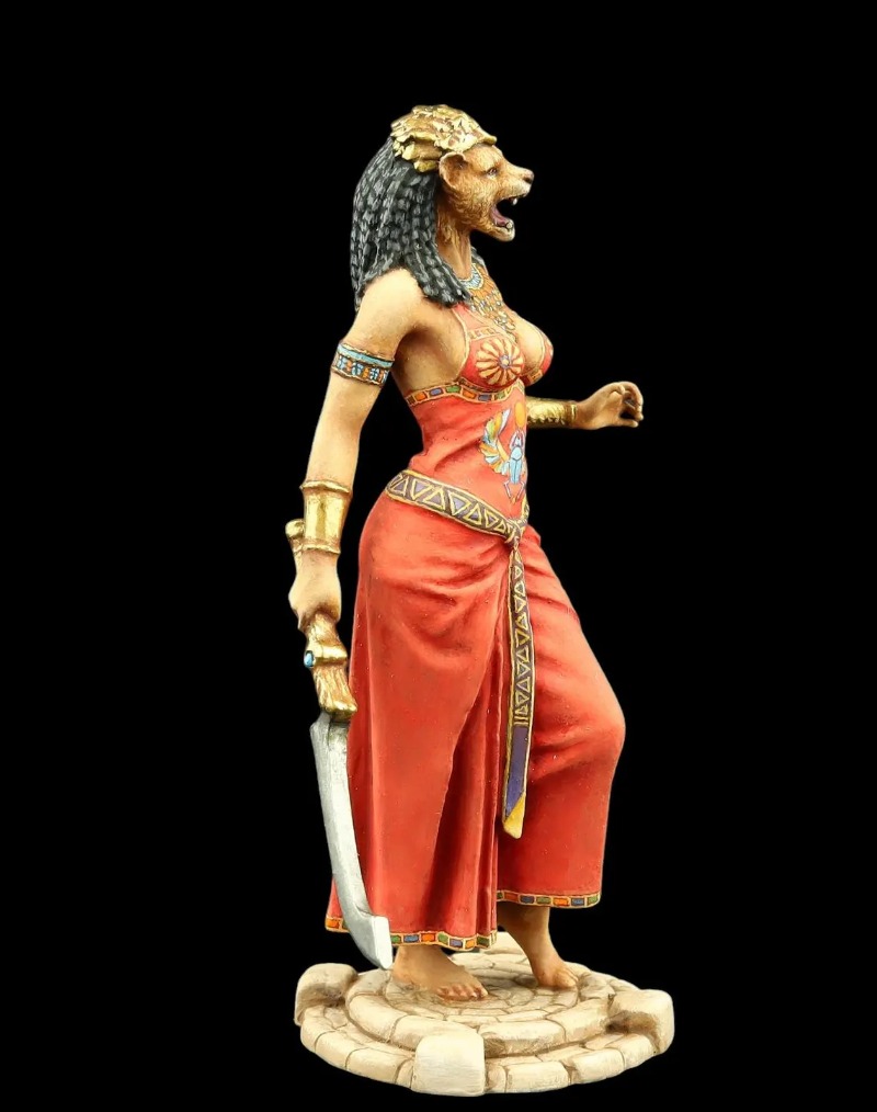 Dea egiziana Sekhmet 75mm (1/2 - Model Kit Knight recensione e prezzo